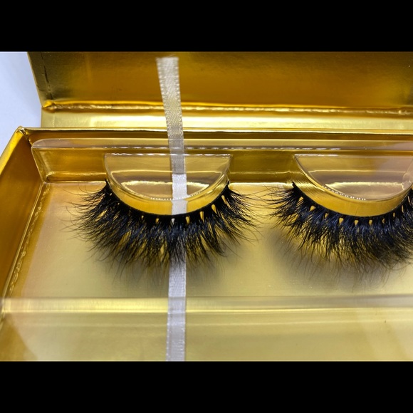 Luxury Mink Lashes - Picture 3 of 11